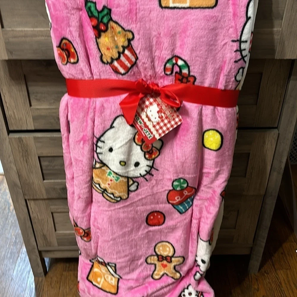 NWT 2 (TWO)HELLO KITTY PINK GINGERBREAD MAN & WHITE WREATH TREE CHRISTMAS THROWS